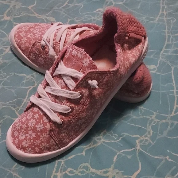Floral Pink Women's Sneakers - Picture 3 of 7